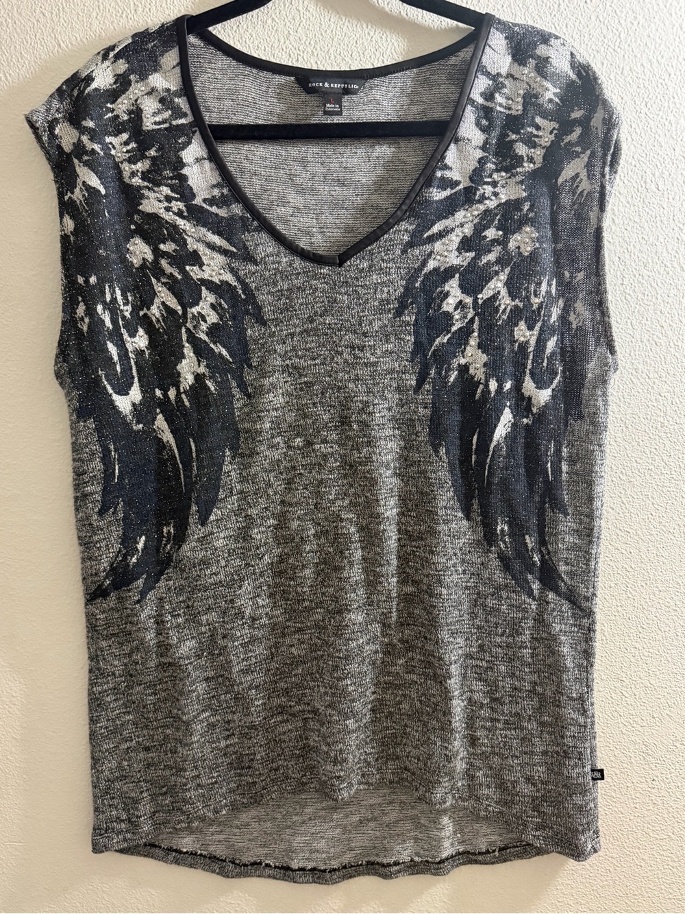 Rock & Republic Women's Large Angel Wings V-Neck Top Knit Metallic Trim Gray